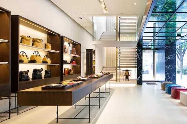 loewe 170 周年新开的旗舰店像画廊,也像花园