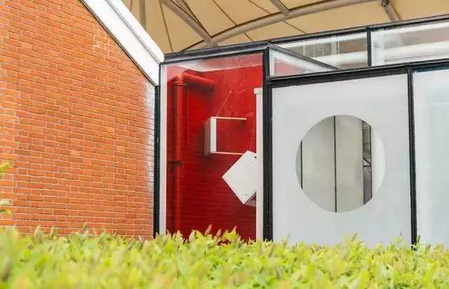 玻璃盒子的展厅